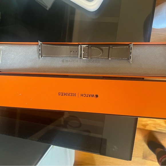 Apple Watch Series 2 42mm with Hermes Band - Picture 6 of 9